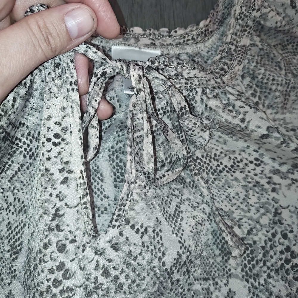 Motherhood Woman's Maternity snake skin print peasant blouse In Size Small - Picture 4 of 7